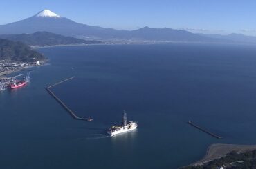 レアアース採掘へ探査船「ちきゅう」が出航 中国の輸出制限が懸念される中、国内生産に期待 海底から連続で引き上げる試みは「世界初」＝静岡・清水港