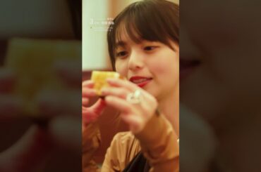 【#齋藤飛鳥 さん 、キュートな姿にメロメロ😍】撮影では、可愛らしくお肉をほおばる姿から、ふと見せてくれた大人な顔まで、豊かな表情を見せてくださいました📸食事するキュートな姿にメロメロが止まりません💕