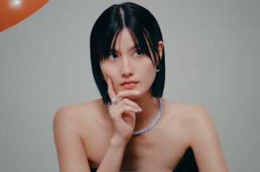 橋本愛が自然体でまとう、カルティエのダイヤモンドジュエリー｜25ans