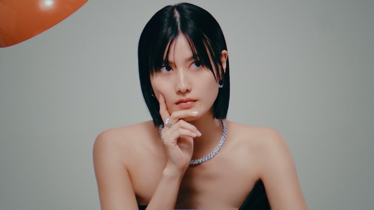 橋本愛が自然体でまとう、カルティエのダイヤモンドジュエリー|25ans 橋本愛が自然体でまとう、カルティエのダイヤモンドジュエリー|25ans