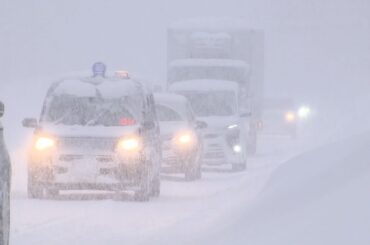 【初の「フェーズ3」発動】災害級の大雪となった札幌…いまだ幹線道路は渋滞＆路線バスも運休―デコボコ道路＆視界を遮る雪山に市民は「北国だからしょうがない」札幌の除排雪はいつ終わる？市の対策は＜北海道＞