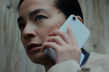 尾野真千子、映画さながらの体当たりで勇猛果敢な刑事を熱演！“一番困ること“にはほっこり回答も「夫と連絡が…」　『デジホ』新TVCM