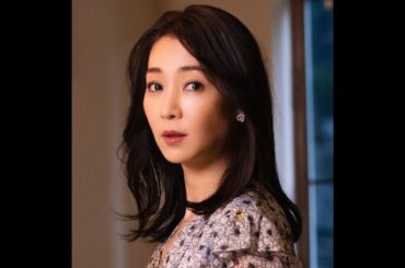 【奇跡の50代】稲森いずみの「品格ある美しさ」に脱帽...。時が止まったような透明感と、大人の色気が漂う洗練された軌跡