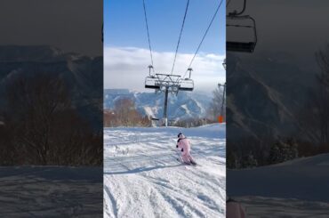 天然雪でのルーズカービングターンは気持ち良い！森田優香#shorts #skiing #carving