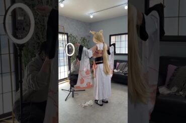 盛大に事故ったとしてもポーズだけは絶対に崩さないという、プロコスプレイヤーの覚悟が伝わるイベント中の一幕