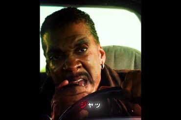 二人の警官が食人族に追われている。😱