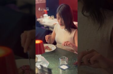 【#橋本環奈 さん 、至福の表情が可愛すぎる💕 ˎˊ˗】お酒がお好きな橋本さん。自宅にワインセラーも完備しているのだとか🍷絶品料理とのマリアージュに、至福の表情です☺️📚