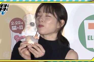 桜井日奈子、“三毛猫もちもちクレープ”に大興奮！セブン‐イレブンの“猫の日”限定商品を実食