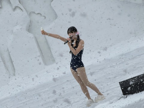 アイドルがさっぽろ雪まつりにスク水で出演→スク水オク出品、ファンに洗剤一気飲み強要の前科も アイドルがさっぽろ雪まつりにスク水で出演→スク水オク出品、ファンに洗剤一気飲み強要の前科も