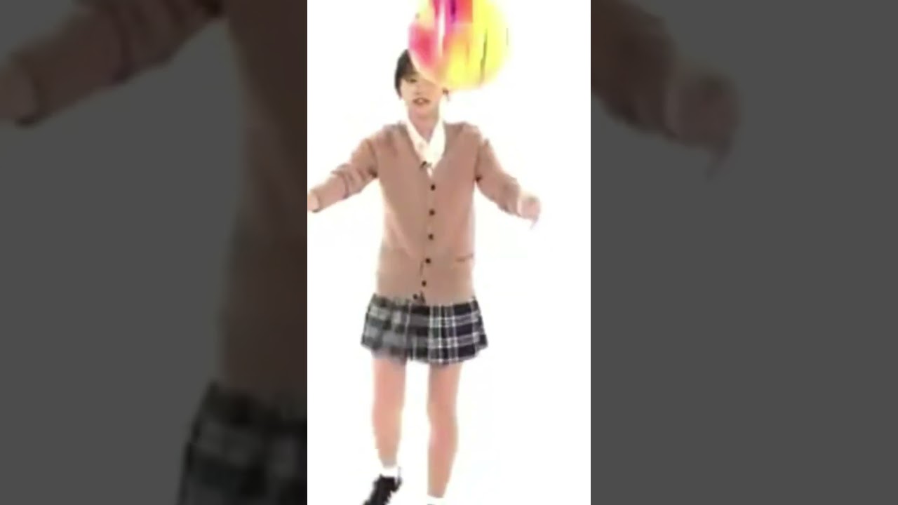 【武田玲奈】ミニスカート制服でリフティング!5回成功するまで奮闘 【武田玲奈】ミニスカート制服でリフティング!5回成功するまで奮闘