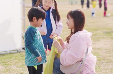 石原さとみ、子どもたちに囲まれママの顔！／キリン つよいぞ！ムテキッズ CM＋メイキング