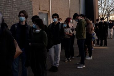 英南東部で「前例のない」髄膜炎集団感染、大学生ら2人死亡　ワクチン接種を開始