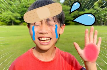 【手当ごっこ】公園でケガしちゃった！アンパンマンとちいかわのばんそこう貼って！安全に遊ぼう♪