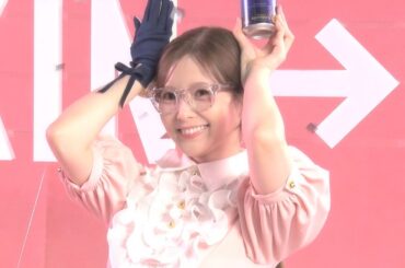 白石麻衣、“プレミアムなみぎわさん”熱演　乃木坂46卒業以来のMV撮影でドキドキ！？　「プレモルの缶が金から紺に変わるころ」メーキング＋インタビュー