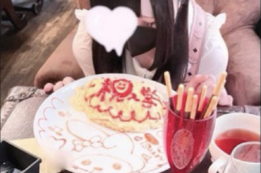 【画像】竿役のおっさんみたいなソファ、見つかるｗｗｗｗｗｗｗｗ