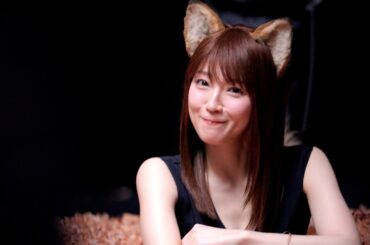 吉岡里帆「どんぎつね」復活で大人の色気…胸元ザックリドレスで鰹節に溺れる