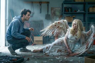 【映画紹介】貧しい青年が、自宅のガレージのすぐ中に隠れている、翼を生やした謎めいた傷ついた天使に出くわす。