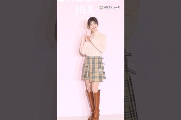 佐々木希、圧巻スタイル！ミニスカ姿で美脚披露  #shorts #バーバリービューティ #佐々木希