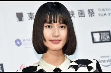 橋本愛、顔ピアス＆ミニスカタイツコーデに絶賛の声「ショートヘアがイケメンすぎる」「オーラが半端ない」【セレブニュース】