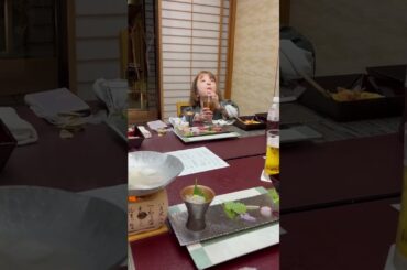 曲がらないストローだった時のさき笑さき場合左手も右も思うように力入らないので、コップを持つのは控えてるんです。肘が固定されてる状態であればいけます！ #車椅子女子 #骨形成不全症 ￼