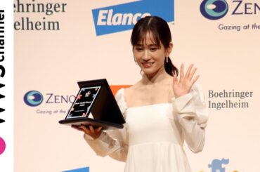 前田敦子、ベストバディアワード受賞で登壇！ 愛猫への思い語る