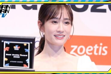 前田敦子、純白ドレスで魅了　胸元＆美背中を大胆に披露