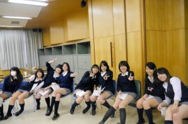 【画像】慶應女子高校のスカート、短すぎる...