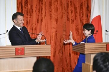 【速報】日仏首脳が「かめはめ波～！」鳥山明氏ファンのマクロン大統領も笑顔wwwwww （※画像あり）
