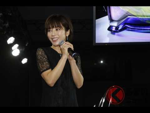 釈由美子もビックリ！未来感ありすぎ「プリウスPHVコンセプト」 モデリスタとTRDが初コラボ