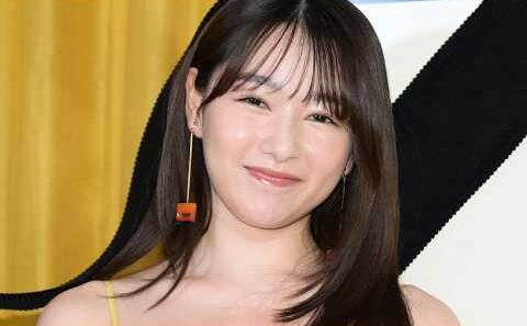 桜井日奈子、美背中ざっくり黒ドレスショット公開「圧倒的オーラ」「大胆な衣装」の声【セレブニュース】