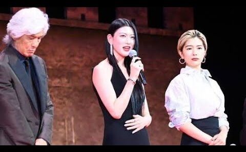 三吉彩花、透け感シャツ×パンツで魅せる圧巻スタイル！クールな着こなしに注目✨