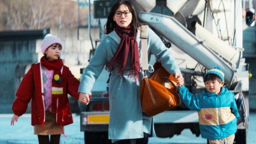 【綾瀬はるか、三児のお母さん弁護士に】肝っ玉据えて「めげずに進む」／映画『ファーストボイス』特別映像
