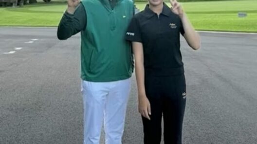 韓国俳優ペ・ヨンジュン、ゴルフ場で近況…白髪姿で満面の笑み　写真枚　国際ニュース：AFPBB News