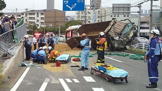神戸・灘の事故多発の県道「下りの危険性」浮き彫り 6年間の死傷者、上りの2倍 勾配きつい2.5キロ区間 - 神戸新聞