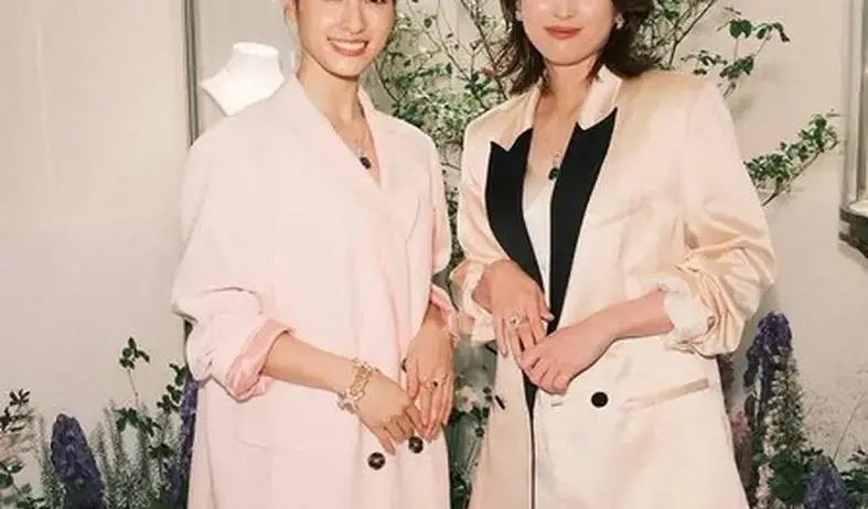 土屋太鳳「初めてお会いしたのは20歳」人気女優との美麗2S「いつか身体を動かす作品で御一緒したい」 - スポニチ Sponichi Annex 芸能