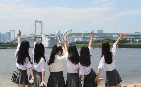 【画像】JKの集団さん、白昼堂々むちむちの太ももをさらけ出すｗｗｗｗｗｗｗｗｗ